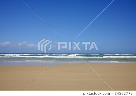 世界上最大的沙島弗雷澤島 75 英里長的白色沙灘超過 100 公里 世界上最大的沙島弗雷澤島 75 英里長的白色沙灘超過 100 公里 84592772