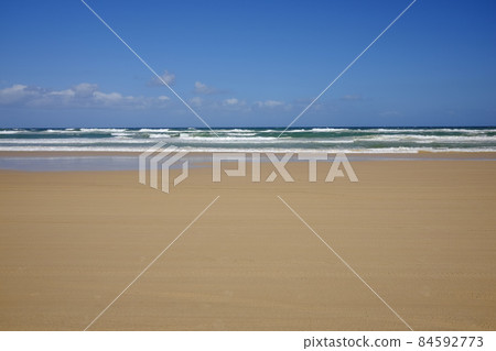 75 miles of long white sand over 100km on Fraser Island, the world's largest sand island 84592773
