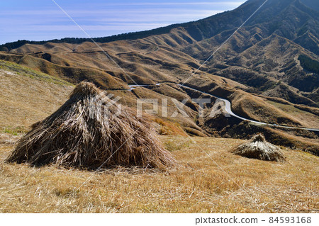 Hakoishi Pass and grass piling 84593168