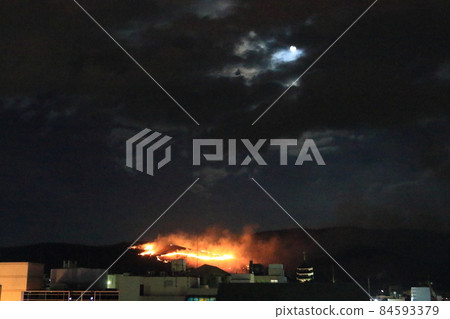 Full moon, Mt. Wakakusa Yamayaki [Nara City, Nara Prefecture] 84593379