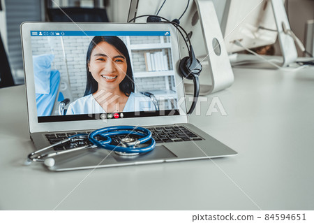 Telemedicine service online video call for doctor to actively chat with patient Telemedicine service online video call for doctor to actively chat with patient 84594651