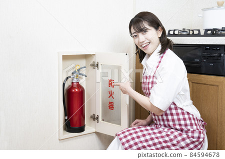 滅火器和微笑的女人 滅火器和微笑的女人 84594678