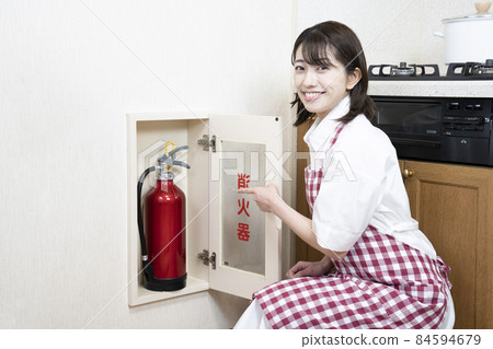 滅火器和微笑的女人 滅火器和微笑的女人 84594679