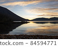 中禪寺湖的晨光 84594771