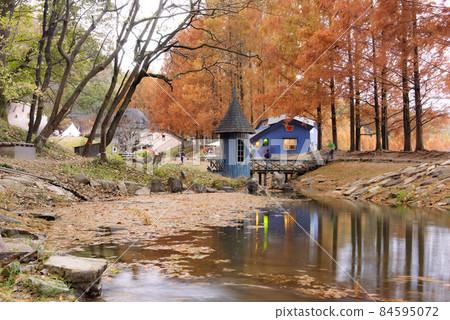 Autumn leaves of Moominvalley 84595072