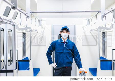 做火車維修的男性技術人員 84595283