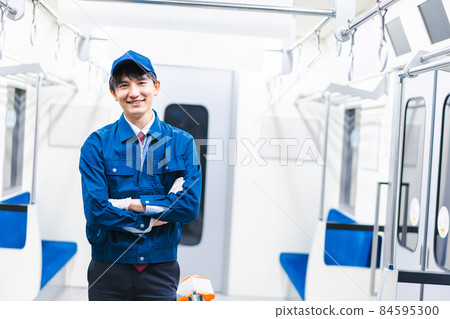 做火車維修的男性技術人員 做火車維修的男性技術人員 84595300