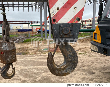 Lifting hook of a construction crane 84597296