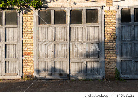 Large wooden gate to the building. Wooden gate to the garage. Gates for special equipment. 84598122
