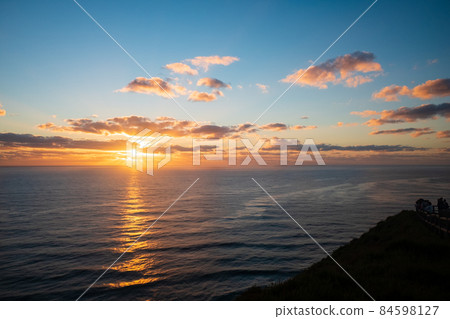 Asahi of Byron Bay, a cape protruding from the easternmost tip of the continent where you can see the earliest sunrise on the Australian continent 84598127