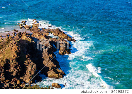 Byron Bay, a cape protruding from the easternmost tip of the continent where you can see the earliest sunrise on the Australian continent 84598272