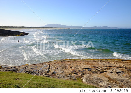 拜倫灣美麗的海灘,大陸最東端的海角,在這裡您可以看到澳大利亞大陸最早的日出 拜倫灣美麗的海灘,大陸最東端的海角,在這裡您可以看到澳大利亞大陸最早的日出 84598419