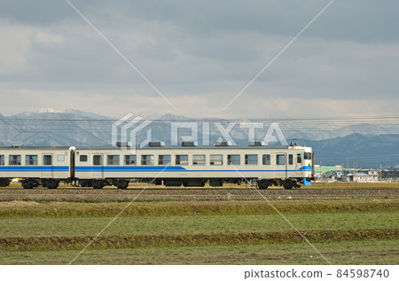 北陸本線 三河加賀笠間 JR 西 475 系列 A13 編隊（金澤） ① Kuha 455-61 Sea side 84598740
