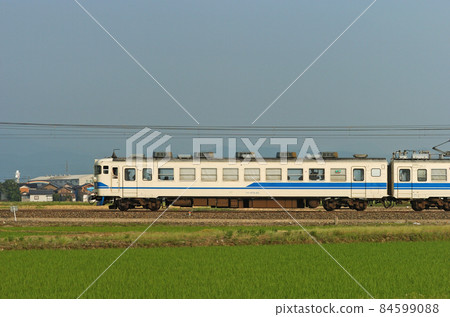 Hokuriku Main Line Mikawa-Kaga Kasama JR West 475 series A16 formation (Kanazawa) ③ Kumoha 475-43 sea side 84599088