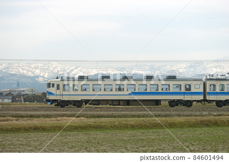 北陸本線 三河加賀笠間 JR 西 475 系列 A21 編隊(金澤) ③ 雲葉 475-48 海邊 北陸本線 三河加賀笠間 JR 西 475 系列 A21 編隊(金澤) ③ 雲葉 475-48 海邊 84601494