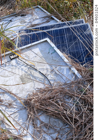 Grass-covered solar panels 84601824