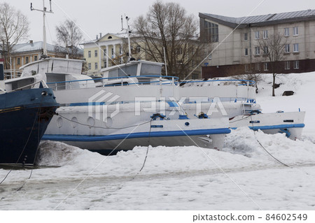 Winter parking boats on the river Vologda, Russia 84602549