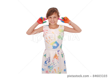 Adorable smiling little girl 84603103