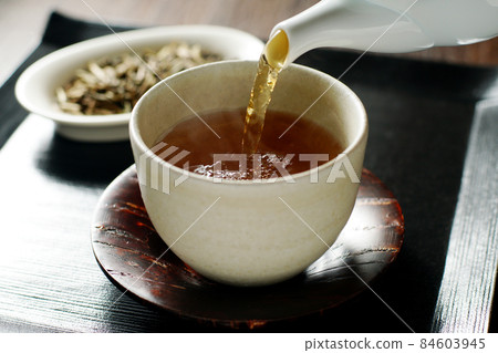 從九州倒出的Hojicha 從九州倒出的Hojicha 84603945