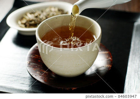 從九州倒出的Hojicha 84603947