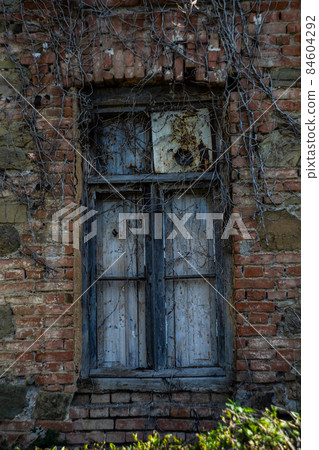 Fall time in Old Tbilisi 84604292