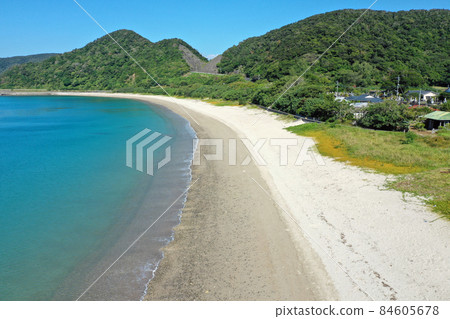 Aerial view of the beach of Shodon on Kakeromajima in Amami Aerial view of the beach of Shodon on Kakeromajima in Amami 84605678