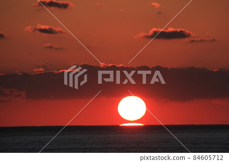Daruma sunset seen from Kanyo Island, Kochi Prefecture Daruma sunset seen from Kanyo Island, Kochi Prefecture 84605712