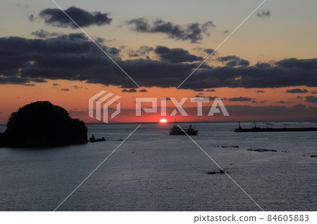 Evening view from Kanyo Island, Kochi Prefecture 84605883