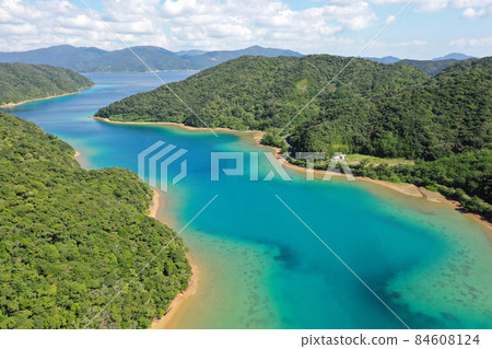 掛野島唐努拉村上空的景色 84608124