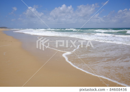 Sunshine Coast, a charming beach comparable to the Gold Coast 84608436