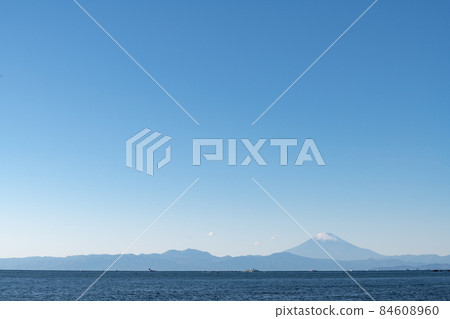 從和田濱海岸眺望相模灣的富士山 84608960