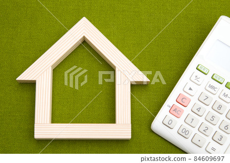 房子和計算器 84609697