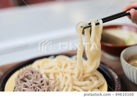 路邊車站昭和烏冬面 84610108