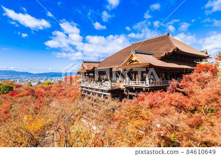 秋天的京都清水寺本堂 84610649