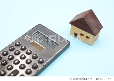 Home and calculator 84612062