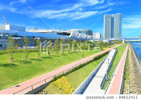 [Tokyo] Toyosu Market under sunny weather (Central Wholesale Market) 84612411