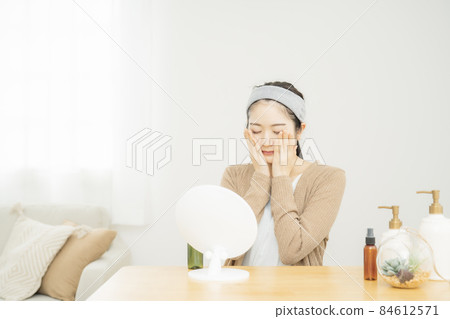 女性在家護膚 女性在家護膚 84612571