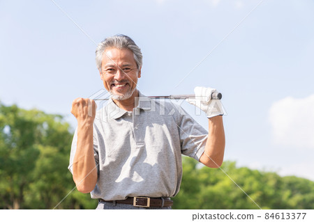 打高爾夫球的老人 打高爾夫球的老人 84613377