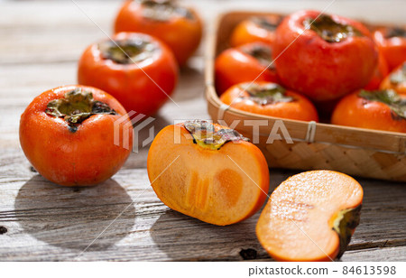 Very sweet autumn taste persimmon Very sweet autumn taste persimmon 84613598