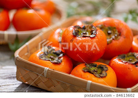 Very sweet autumn taste persimmon Very sweet autumn taste persimmon 84613602