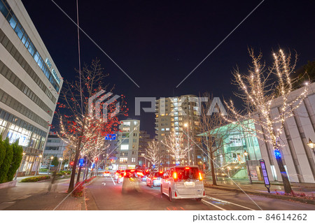Shinyuri Yamate Chuo-dori, Asao-ku, Kawasaki-shi in winter (Manpukuji 3-chome, 1-chome, 6-chome) Looking toward the station (night view) 84614262