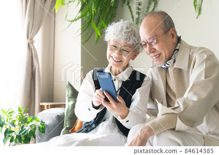 Senior couple using a smartphone Senior couple using a smartphone 84614385