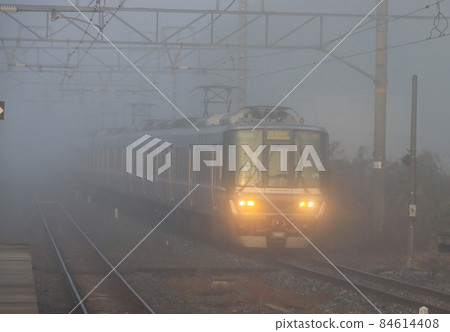 Train arriving at Aino Station in thick fog 84614408