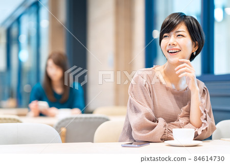 Female cafe tea time shooting cooperation: Creadisce (Maruzen-Yushudo Co., Ltd.) Female cafe tea time shooting cooperation: Creadisce (Maruzen-Yushudo Co., Ltd.) 84614730
