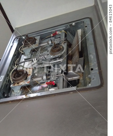 臟的內置燃氣灶的內部照片 84615043