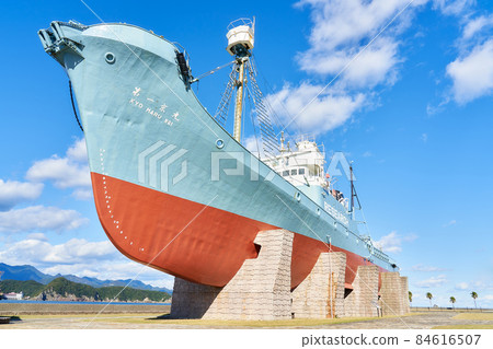 Whaling boat on display in Taiji Town, Wakayama Prefecture 84616507