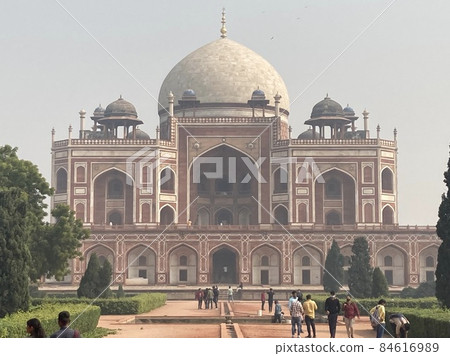Humayun's Tomb in Delhi, India: A photogenic spot for Instagram Humayun's Tomb in Delhi, India: A photogenic spot for Instagram 84616989