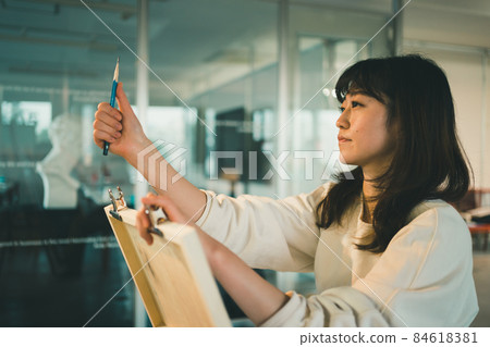 Measure the ratio with a pencil 84618381