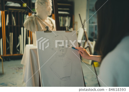 女生 女孩 女性 84618393