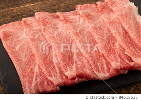 Beef shoulder loin sukiyaki meat (Japanese black beef) 84618615